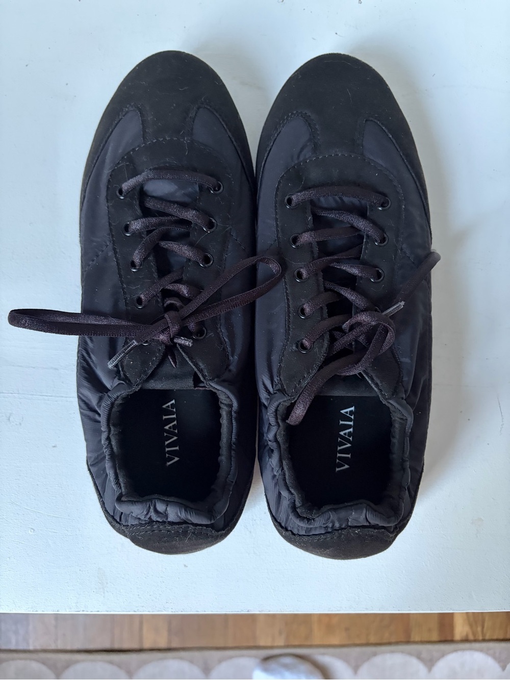 Vivaia Women's Black Lace-Up Jogger Sneakerinas